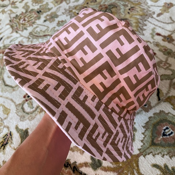 Reversible bucket hat with Fendi logo - Picture 1 of 8